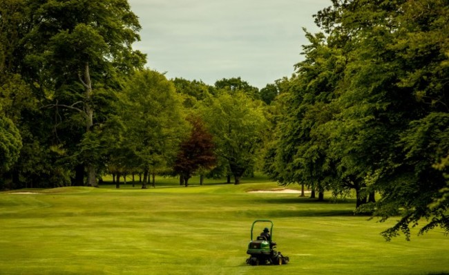 emmet-crowley-prepares-the-course