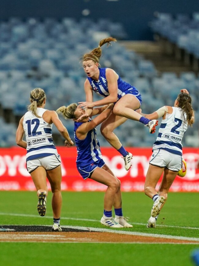 aflw-cats-kangaroos