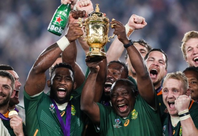 siya-kolisi-lifts-the-webb-ellis-trophy-with-the-president-of-south-africa-cyril-ramaphosa