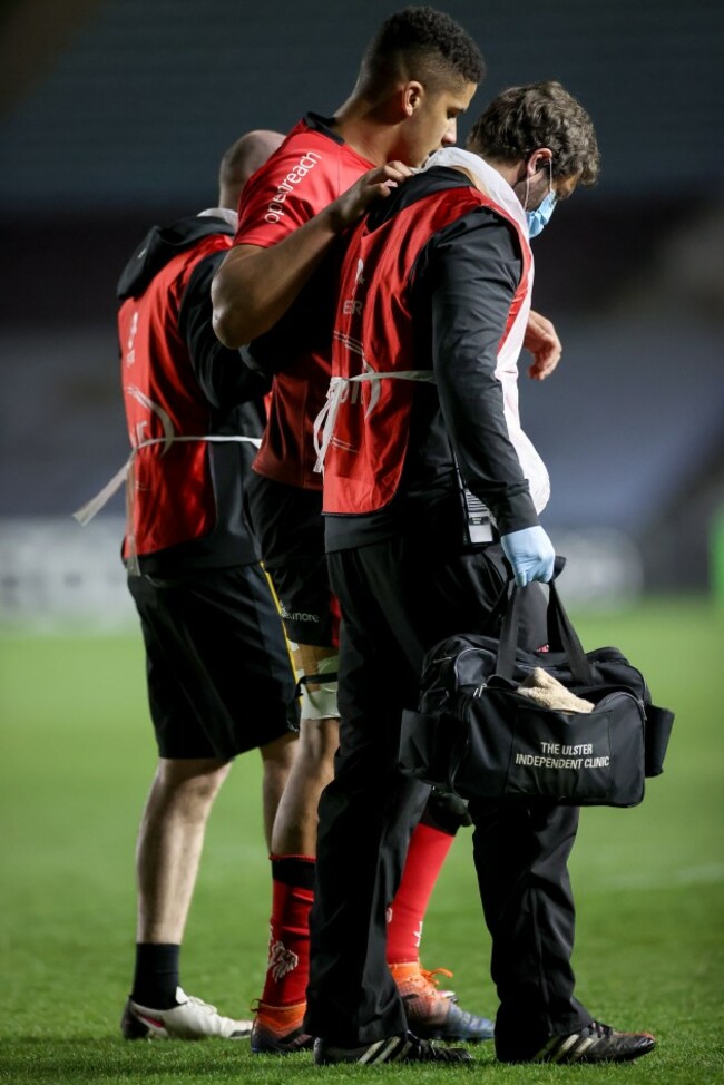 cormac-izuchukwu-leaves-the-field-due-to-an-injury