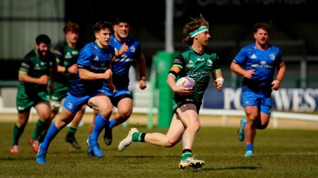 ben-oodonnell-breaks-free-on-his-way-to-scoring-a-try