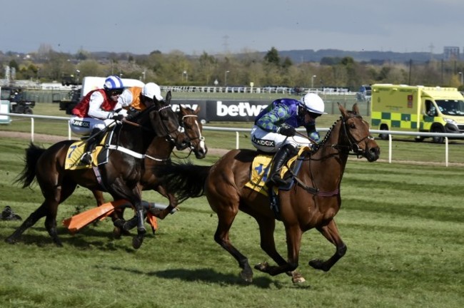 britain-grand-national-horse-racing