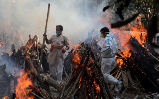 mass-cremation-of-covid19-victims-in-new-delhi-india-26-apr-2021