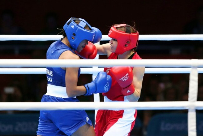 katie-taylor-in-action-against-natasha-jonas