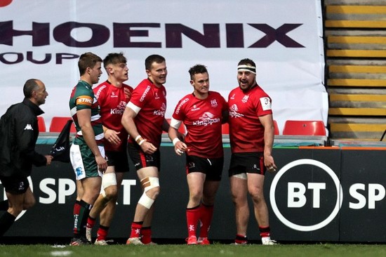 billy-burns-celebrates-scoring-a-try-with-teammates