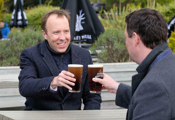 That Photo Of Matt Hancock Holding A Bad Pint Of Guinness Is Fake