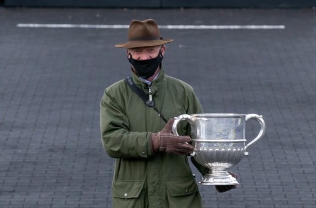 willie-mullins-celebrates-after-winning-with-chacun-pour-soi