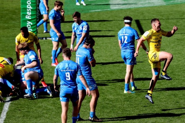 tawera-kerr-barlow-celebrates-after-will-skelton-scored-a-try