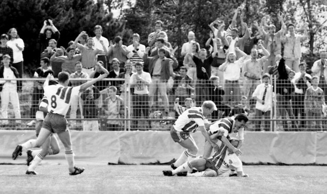 dave-barry-celebrates-scoring-with-pat-morley-and-liam-murphy