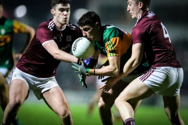 paul-geaney-tackled-by-sean-mulkerrin-and-johnny-heaney