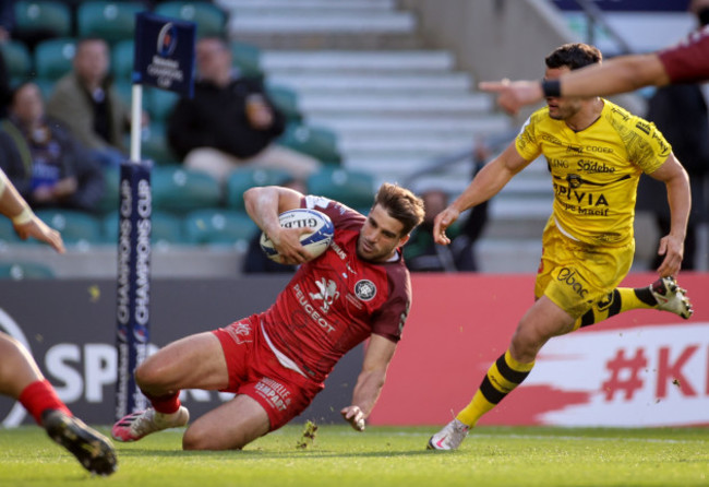 juan-cruz-mallia-scores-a-try