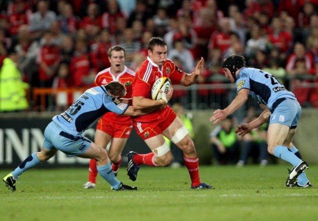 tommy-odonnell-tackled-by-leigh-halfpenny-and-sam-norton-knight