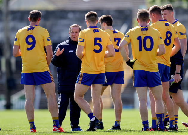 colm-collins-takes-to-his-team-during-the-water-break