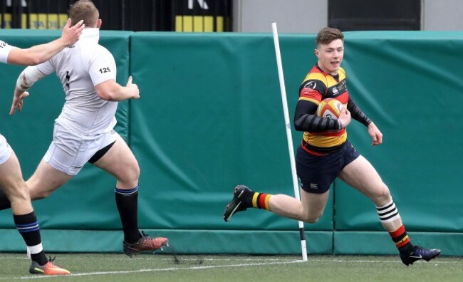 mark-okeeffe-runs-in-to-score-a-try