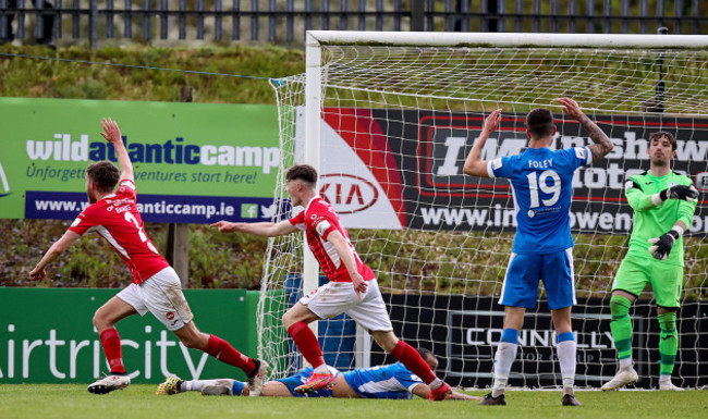 lewis-banks-celebrates-scoring-a-goal