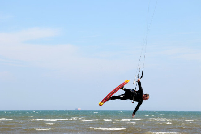 kite surfers 927