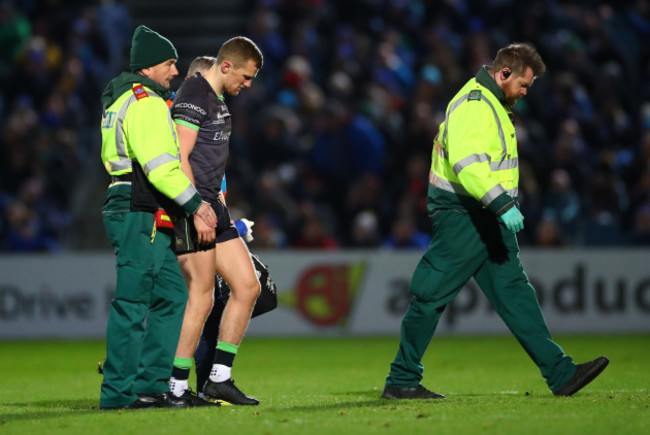 stephen-fitzgerald-leaves-the-field-injured