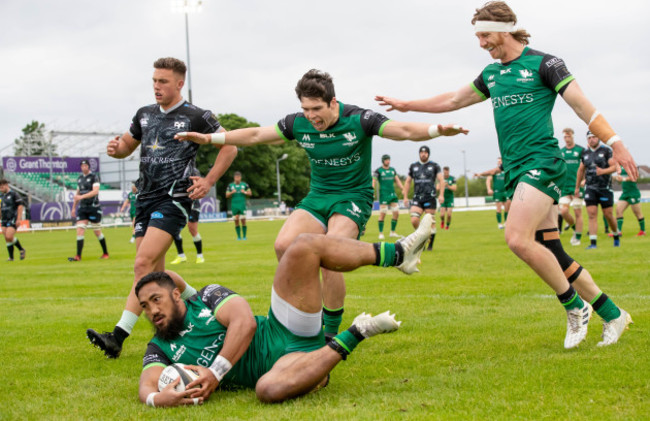 bundee-aki-scores-a-try-supported-by-alex-wootton-and-ben-odonnell