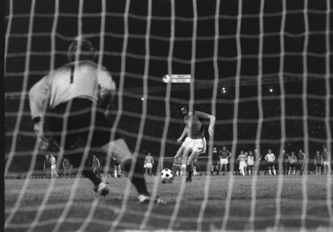 soccer-uefa-european-championships-1976-czechoslovakia-v-west-germany-crvena-zvezda-stadium