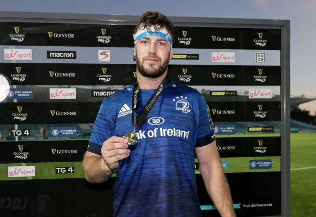 caelan-doris-is-presented-with-the-guinness-pro14-player-of-the-match-award
