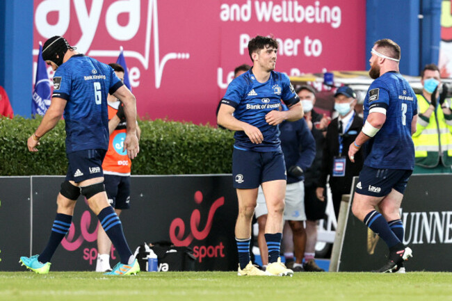 scott-fardy-and-michael-bent-leave-the-game