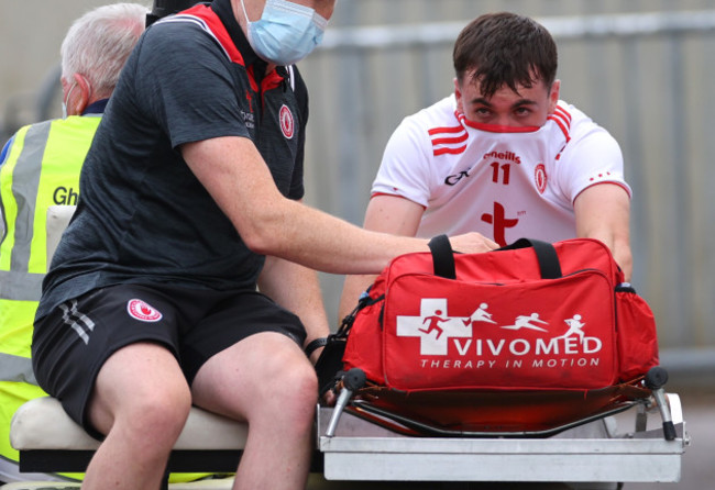 darragh-canavan-leaves-the-field-injured