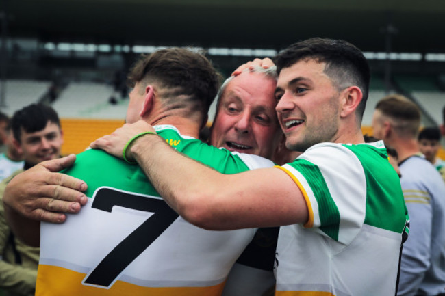 jordan-hayes-cian-farrells-grandfather-phillip-farrell-and-ruairi-mcnamee-celebrate-after-the-game