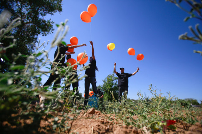 palestinians-launch-incendiary-balloons-into-israel-in-gaza-palestine