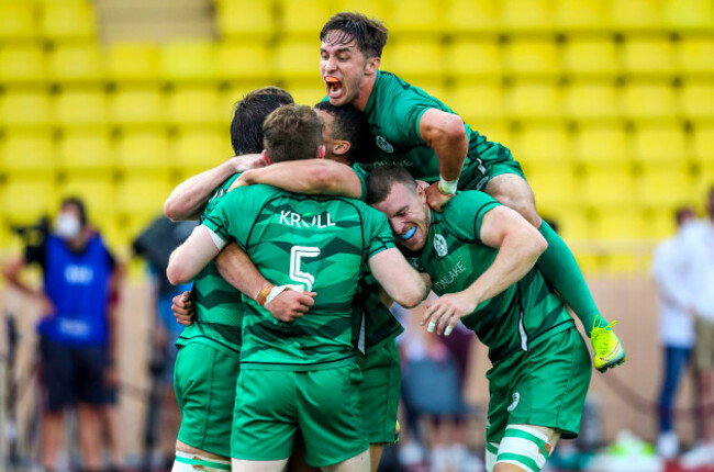greg-oshea-celebrates-with-adam-leavy-after-beating-france-and-qualifying-for-tokyo-2020