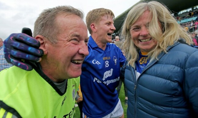 podge-collins-celebrates-with-his-father-colm-and-his-mother-katherine