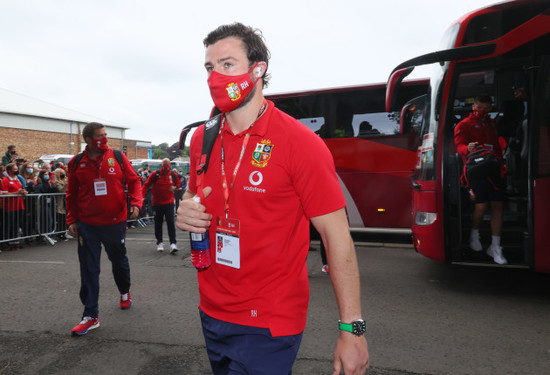 robbie-henshaw-arrives