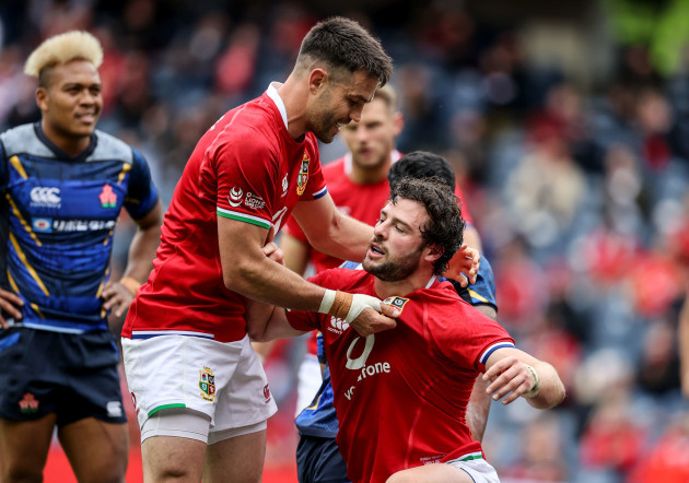 robbie-henshaw-celebrates-scoring-their-third-try-with-conor-murray