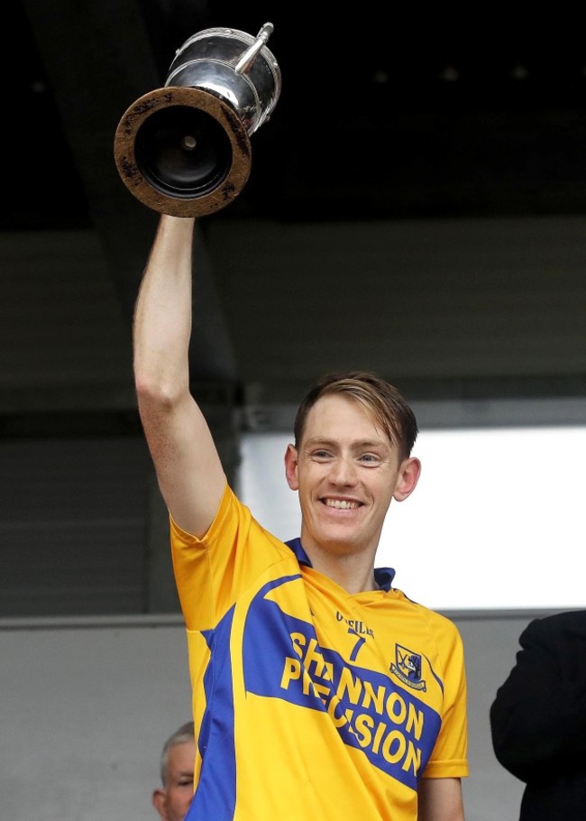 sixmilebridge-captain-paidi-fitzpatrick-lifts-the-cup