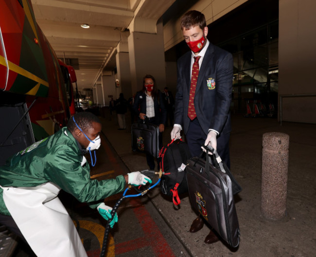 iain-henderson-has-his-gear-sanitised-upon-arrival-in-south-africa