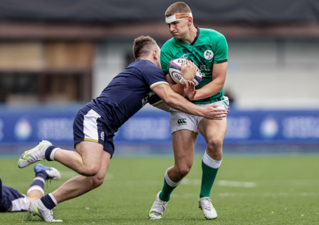 michael-gray-tackles-ben-moxham