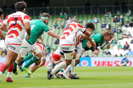 tevita-tatafu-tackes-finlay-bealham