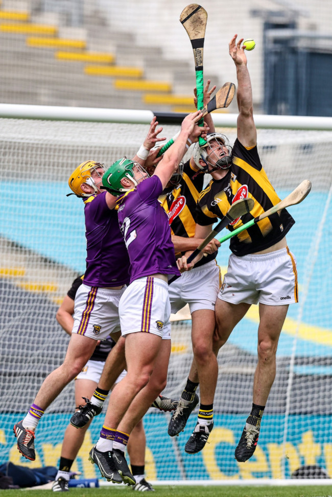 kevin-foley-and-conor-mcdonald-compete-in-the-air-with-huw-lawler-and-padraig-walsh