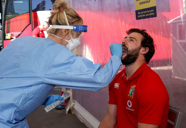 robbie-henshaw-gets-a-pcr-test-for-covid-on-arrival-in-jersey
