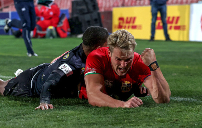 duhan-van-der-merwe-celebrates-after-scoring-a-try