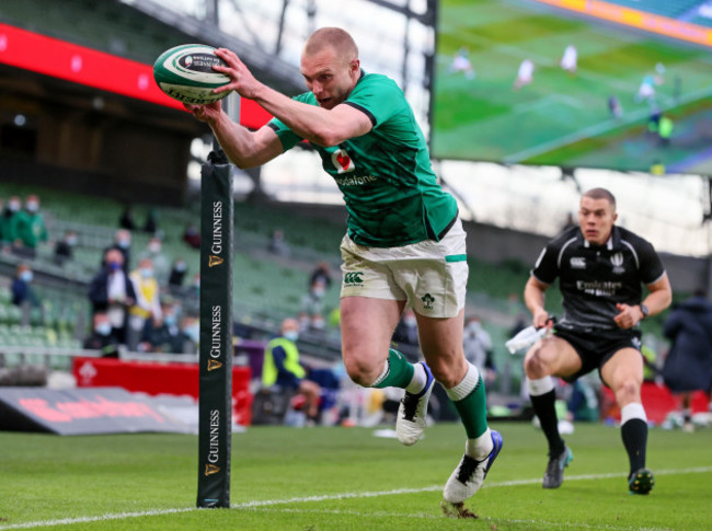 keith-earls-scores-a-try-that-is-later-disallowed