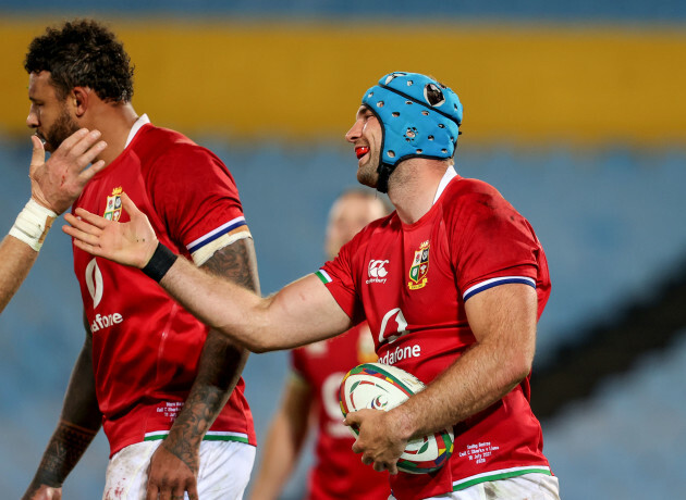 tadhg-beirne-celebrates-after-scoring-a-try-with-courtney-lawes