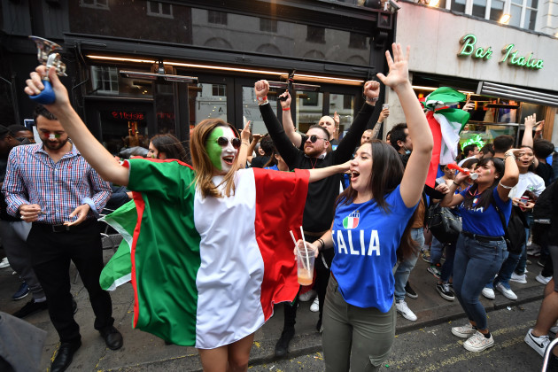 fans-watching-italy-v-england-euro-2020-final
