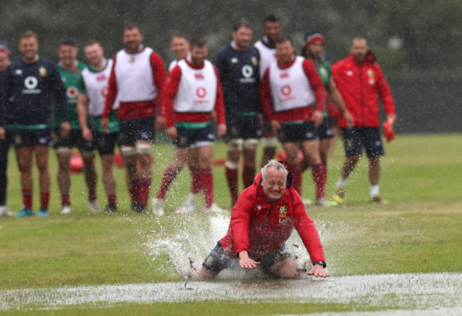 paul-bobby-stridgeon-jumps-into-a-puddle