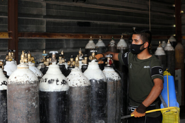 iraq-baghdad-covid-19-oxygen-cylinders-demand-increase