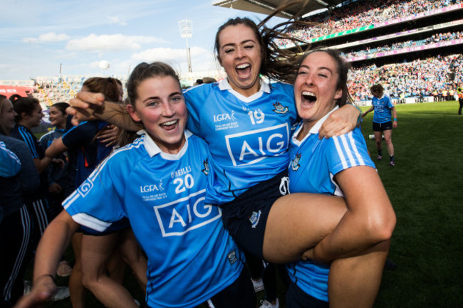 kate-fitzgibbon-celebrates-after-the-game-with-aoife-kane-and-eabha-rutledge