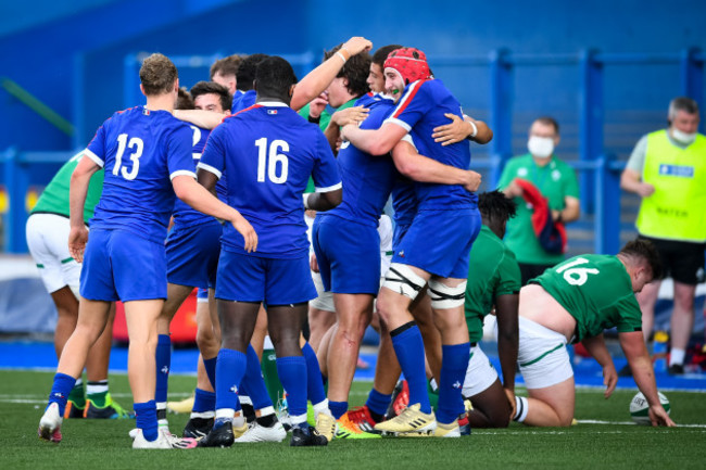 france-players-celebrate-after-winning