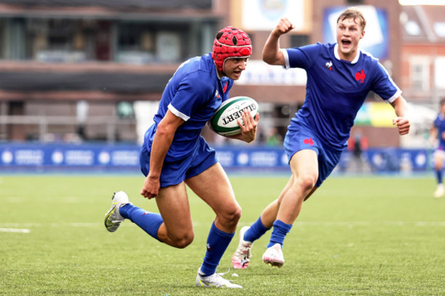 louis-bielle-biarrey-scores-a-try