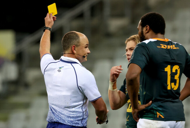 faf-de-klerk-receives-a-yellow-card-from-jaco-peyper