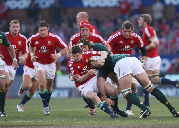brian-odriscoll-tackled-by-bakkies-botha-and-victor-matfield