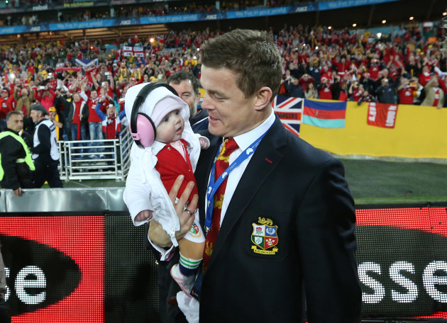 brian-odriscoll-with-his-daughter-sadie-after-the-match